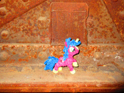 Size: 4135x3101 | Tagged: safe, alternate version, artist:malte279, part of a set, oc, oc:multi purpose, pony, unicorn, chenille stems, chenille wire, craft, part of a series, pipe cleaner sculpture, pipe cleaners, rust, tinkerer