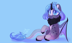 Size: 4914x2946 | Tagged: safe, artist:jsunlight, oc, oc only, oc:argi, bat pony, hybrid, pony, ahoge, bat wings, blue background, blue eyes, blue mane, blue tail, colored horn, colored pinnae, colored pupils, curved horn, dragon tail, eye clipping through hair, hair over one eye, heart ahoge, horn, leopard print, pale belly, raised hoof, scaled underbelly, signature, simple background, sitting, solo, tail, wings