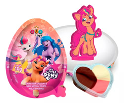 Size: 500x414 | Tagged: safe, izzy moonbow, sunny starscout, zipp storm, earth pony, pegasus, pony, unicorn, g5, official, 2d, brazil, brazilian portuguese, chocolate, chocolate egg, food, horn, looking at you, mane stripe sunny, merchandise, smiling, standing, surprise egg, toy