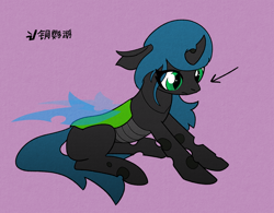 Size: 1284x1002 | Tagged: safe, artist:capital-asterisk, oc, oc only, oc:kayleron, changeling, changeling queen, arrow, changeling oc, changeling queen oc, confused, green eyes, not queen chrysalis, pink background, simple background, sitting, slit pupils, solo, wings