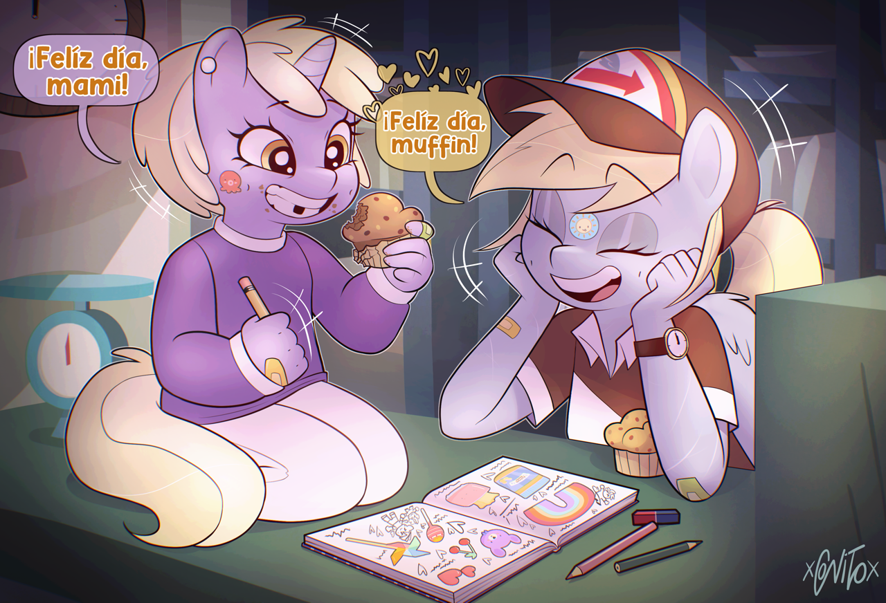 Dinky Hooves wishing her mother Derpy Hooves a happy Women's Day, both speaking in Spanish.