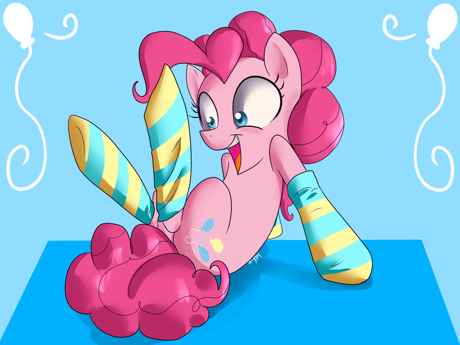 Имя пинка. Pinkie pie Socks. Пинки Пай в носочках. Пинки Пай в памперсах. Pinkie pie in Socks MLP.