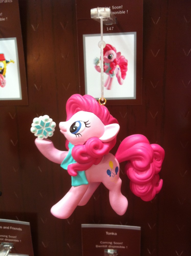 [Image: 162534__safe_pinkie+pie_photo_pony_offic...nament.jpg]