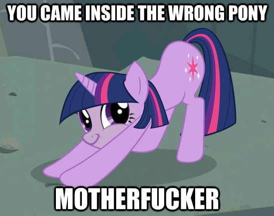[Bild: 264297__twilight%2Bsparkle_questionable_...tching.png]
