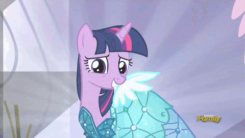 978321__safe_solo_twilight+sparkle_animated_princess+twilight_screencap_discovery+family_waving_spoiler-colon-s05e14_canterlot+boutique.gif
